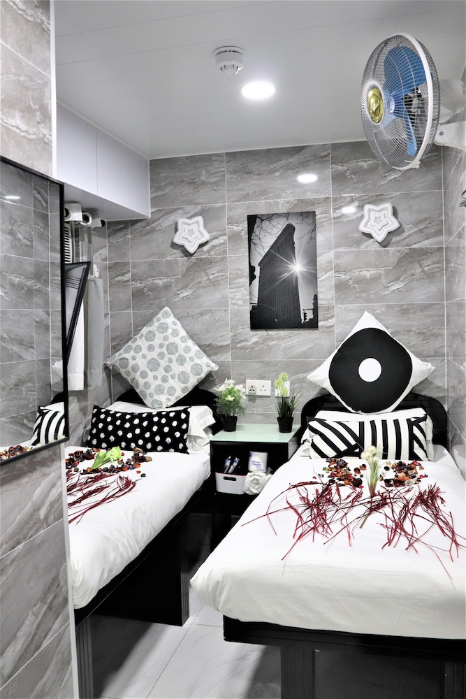 W's Lounge 34/37