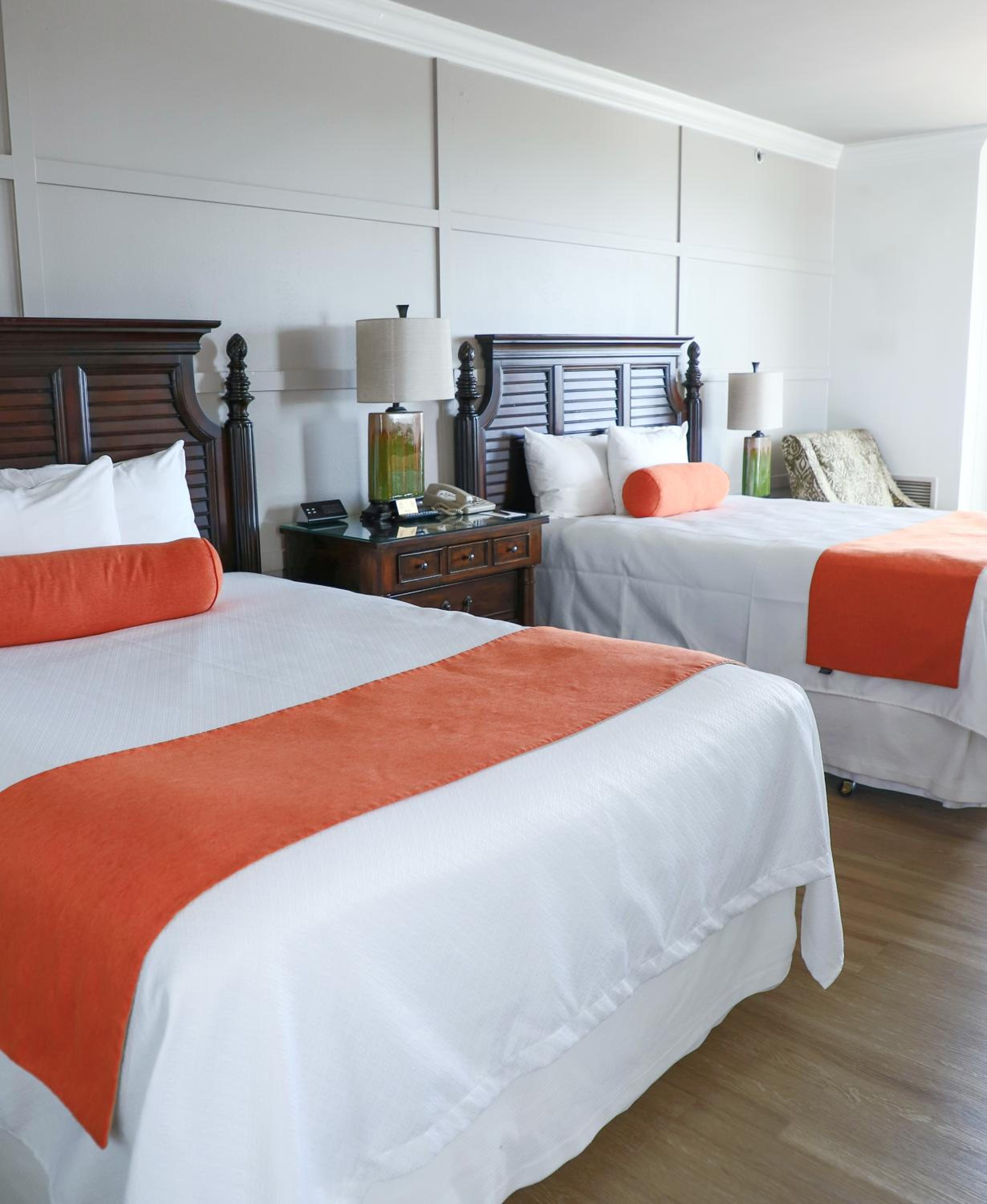 SUPERIOR, 2 QUEEN BEDS, CITY VIEW, BALCONY, CORNER