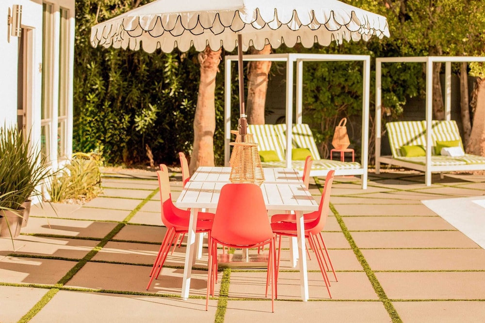 The Wesley Palm Springs 59/75
