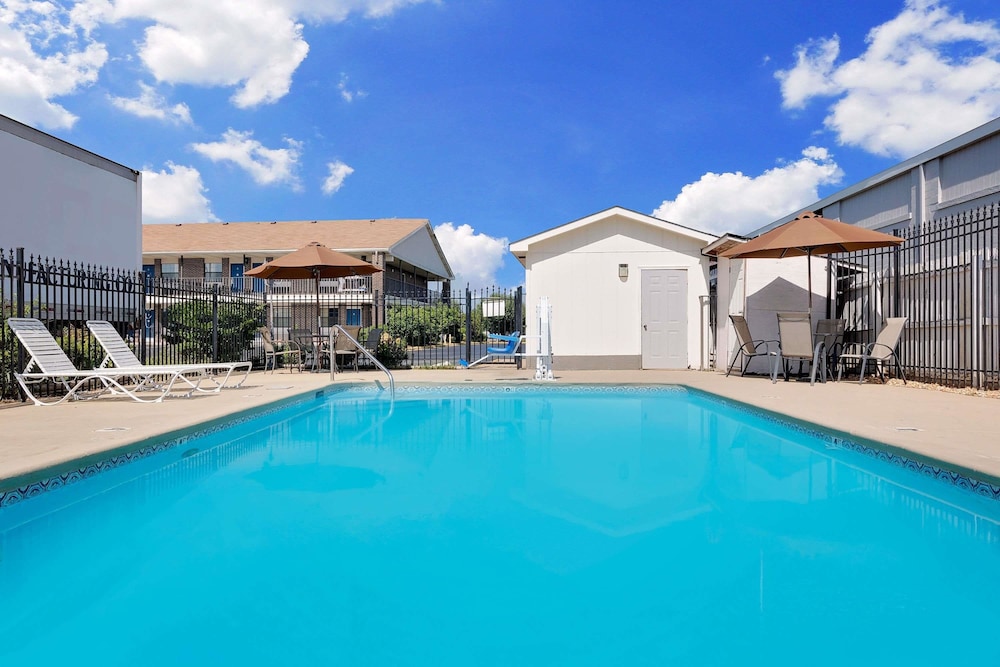 Days Inn by Wyndham Demopolis 3/61