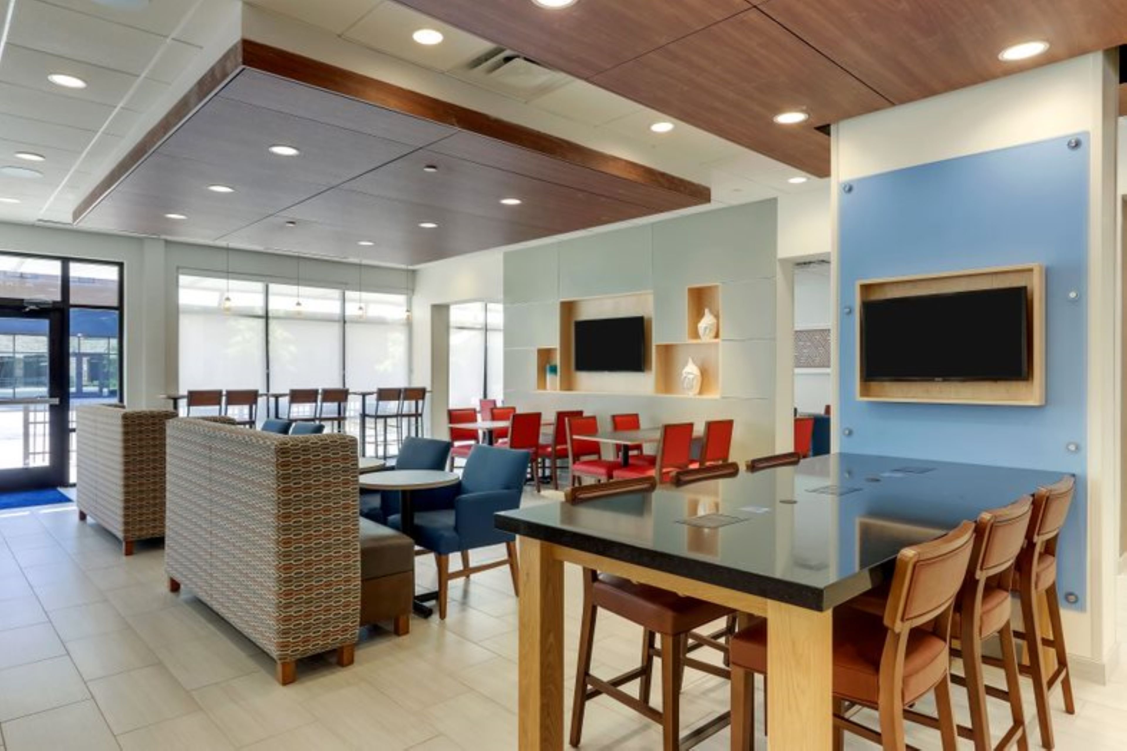 HOLIDAY INN EXPRESS AND SUITES WINSTON SALEM SW CLEMMONS 46/50