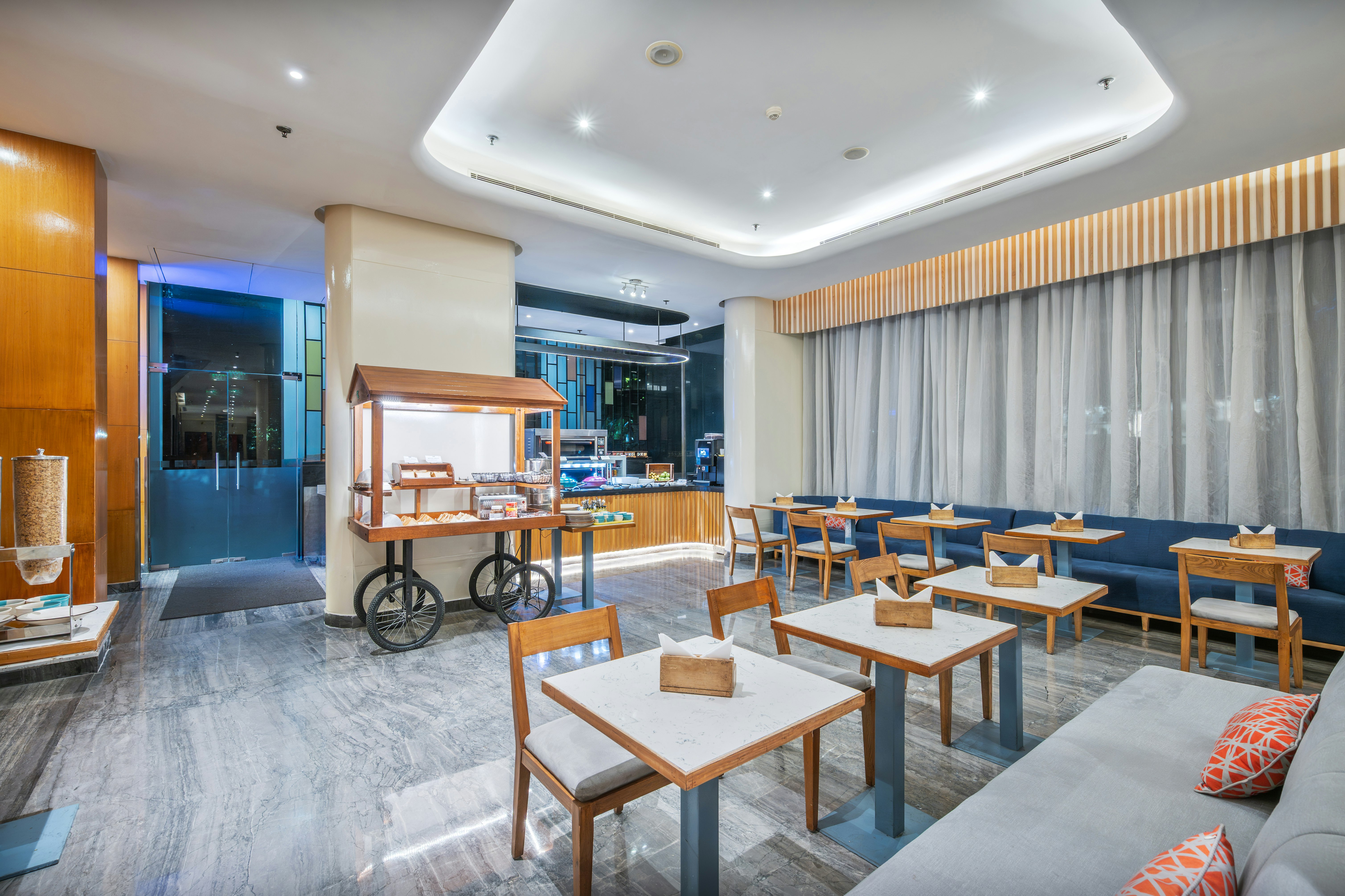 Holiday Inn Express Hyderabad Hitec City 54/76