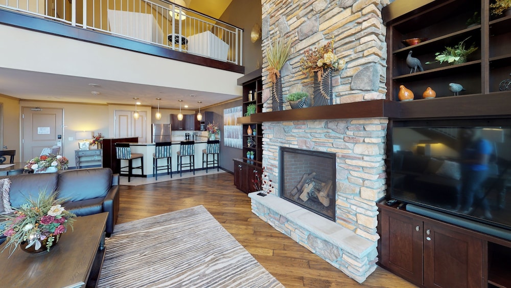 Clubhouse Hotel Fargo 5/36