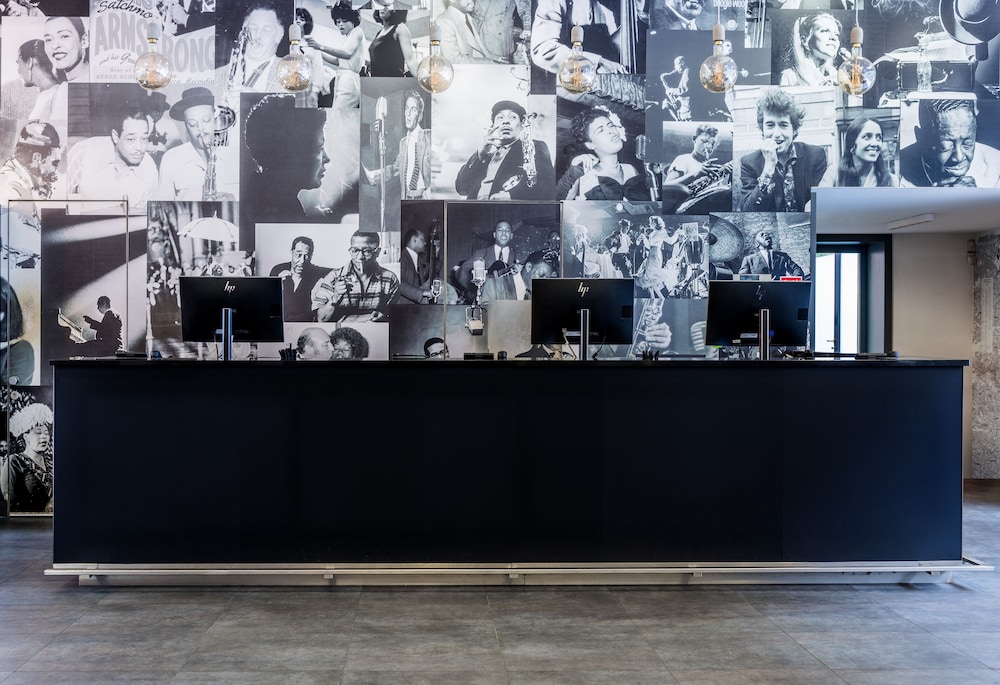 OREA Hotel Angelo Praha 56/61
