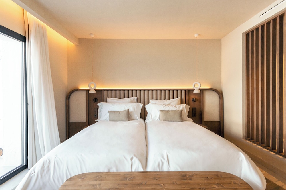 Host Villas & Suites 9/50