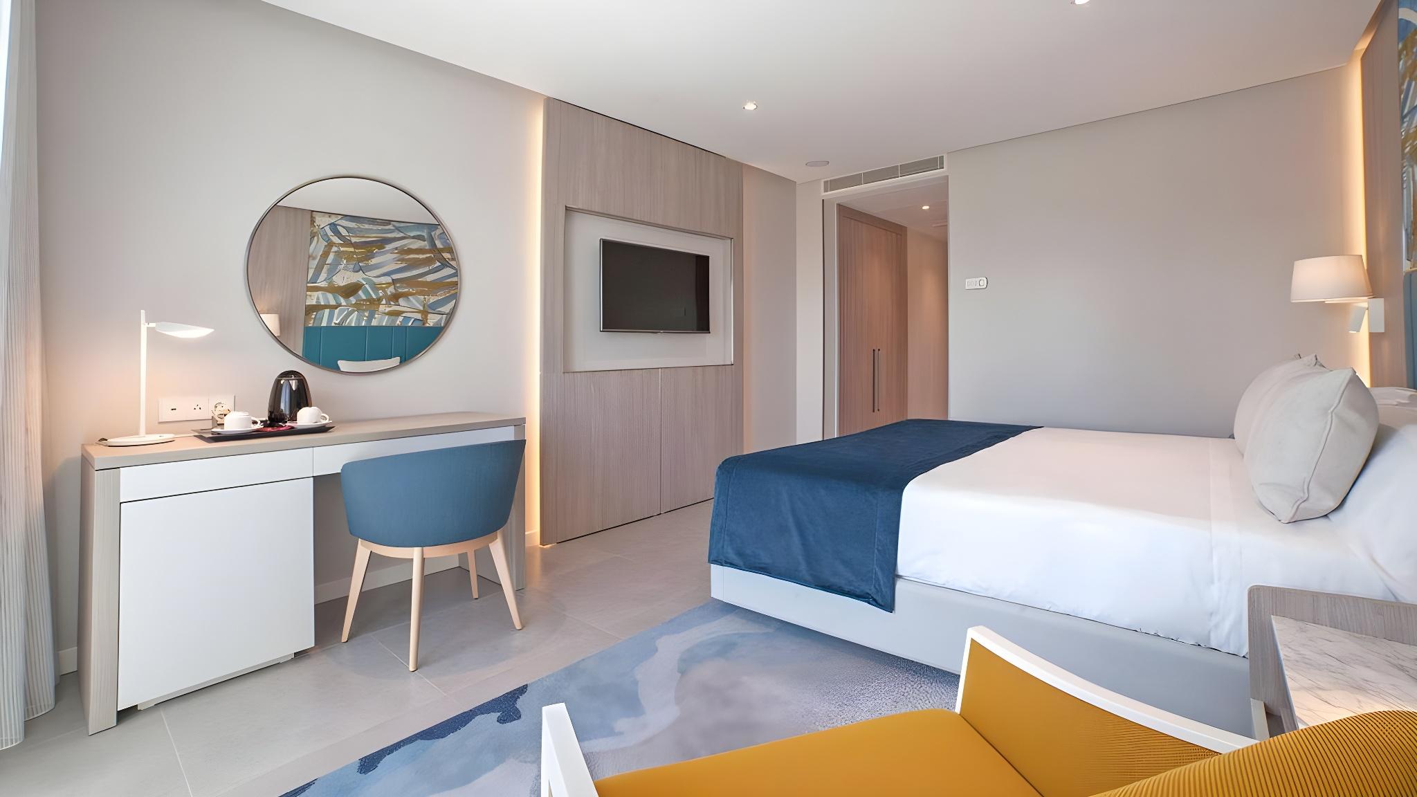 Premium, Double Bed, Pool View