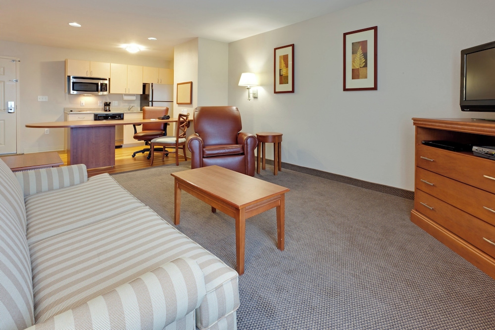 Candlewood Suites Watertown-Fort Drum 44/68