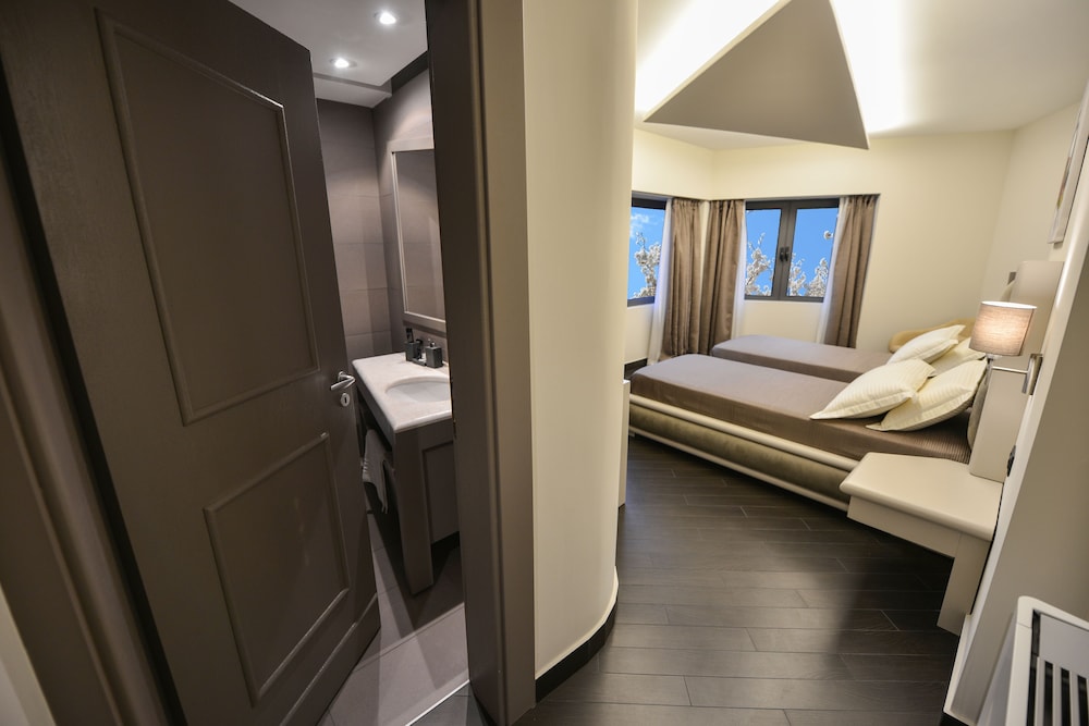 PETIT HOTEL ELITA 37/38