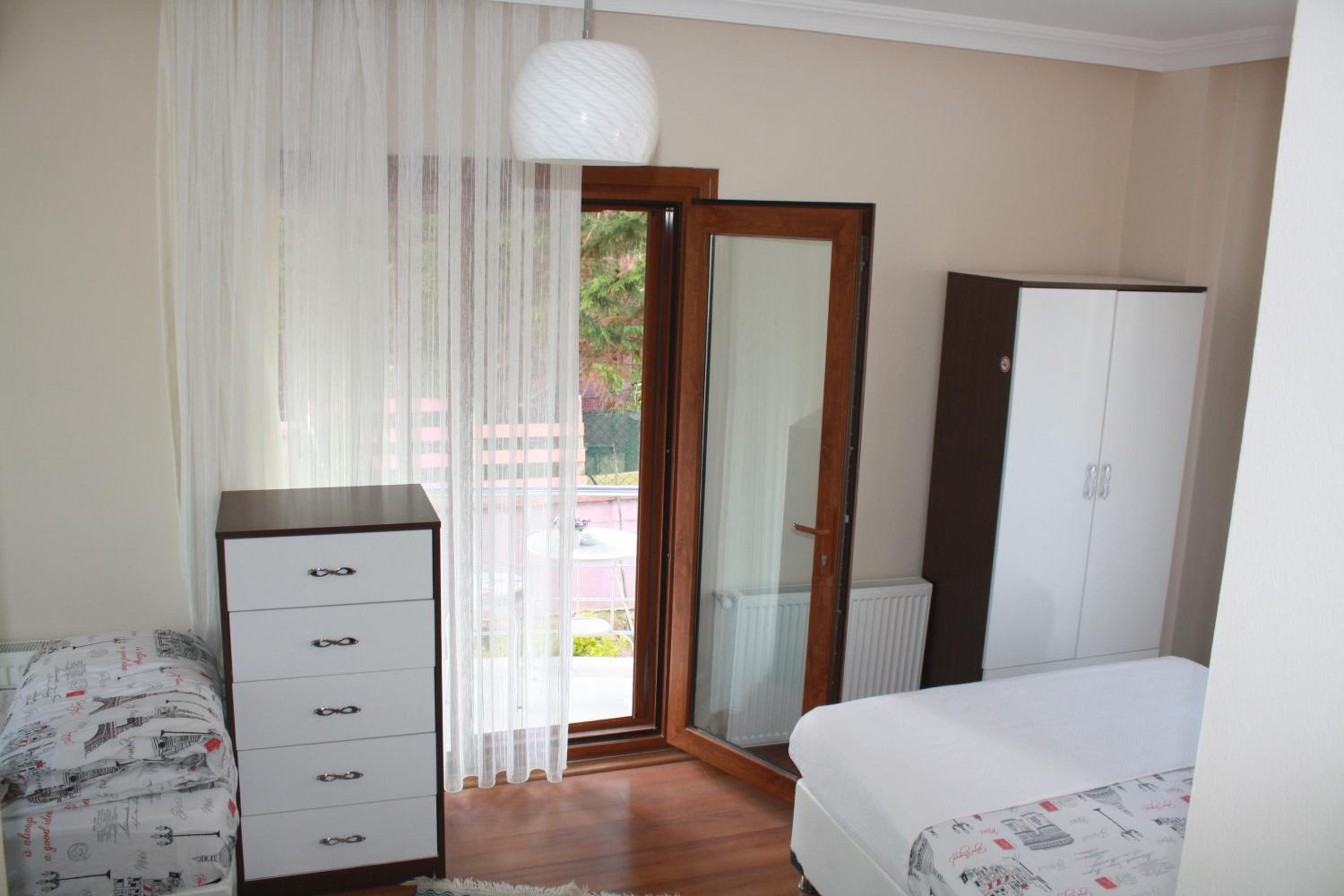 Sapphire Hotel 24/50