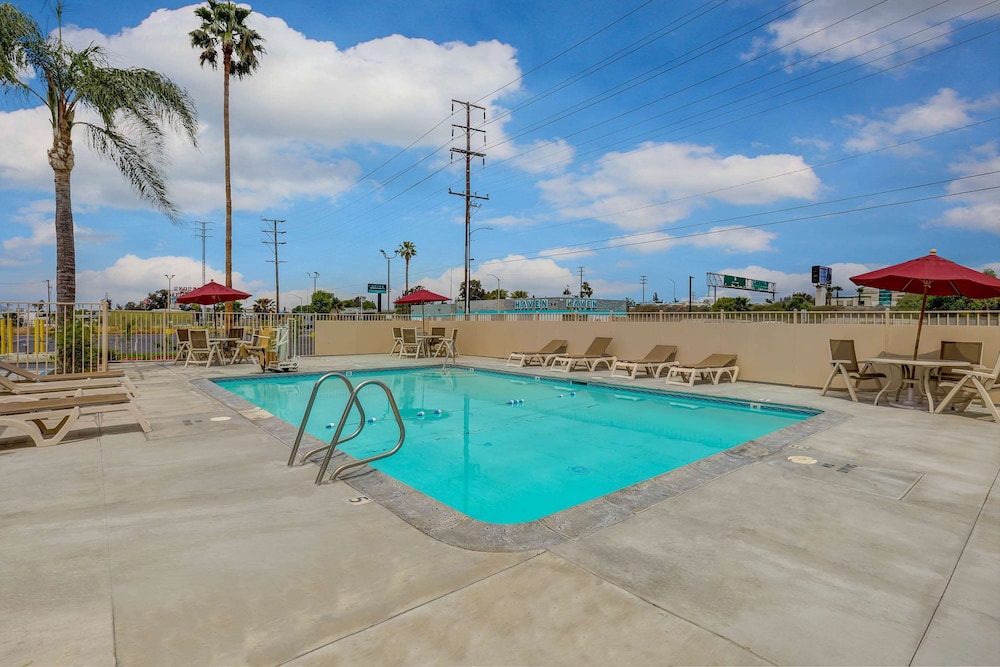 Motel6 San Bernardino, CA - South 25/29
