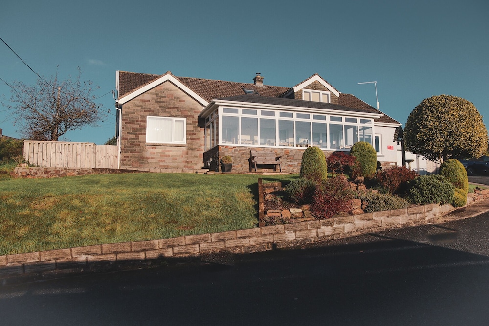 Pinewood B&amp;B 1/50