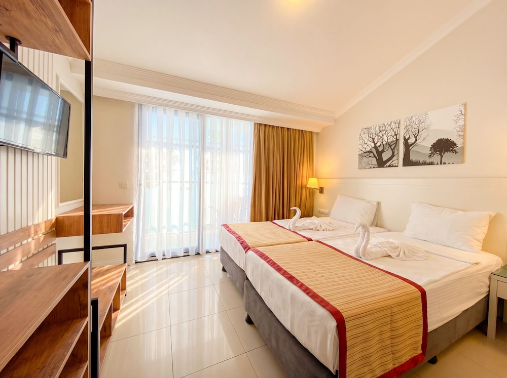 Tropic Hotel Side 14/51
