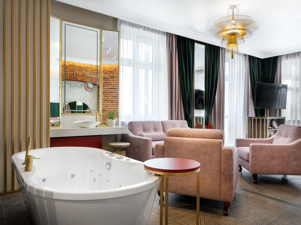 Hotel Golden Queen 46/50