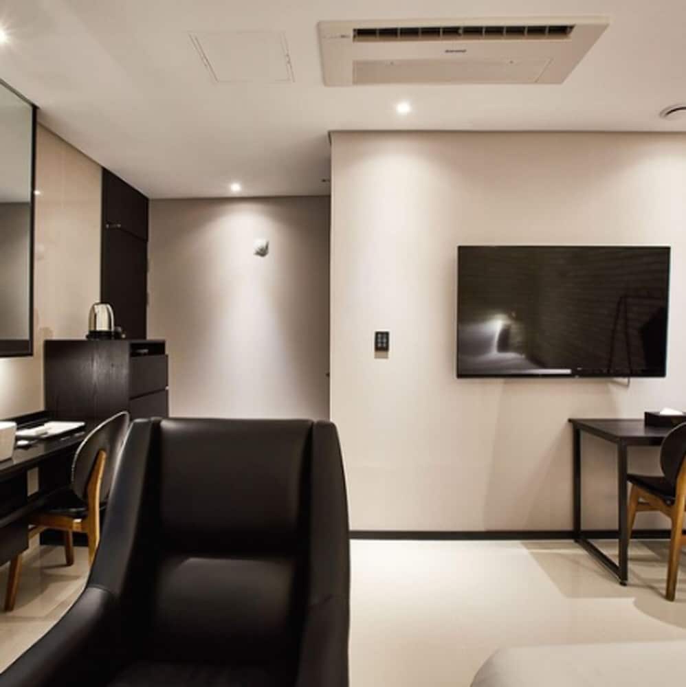 Hotel Wanted 55/70