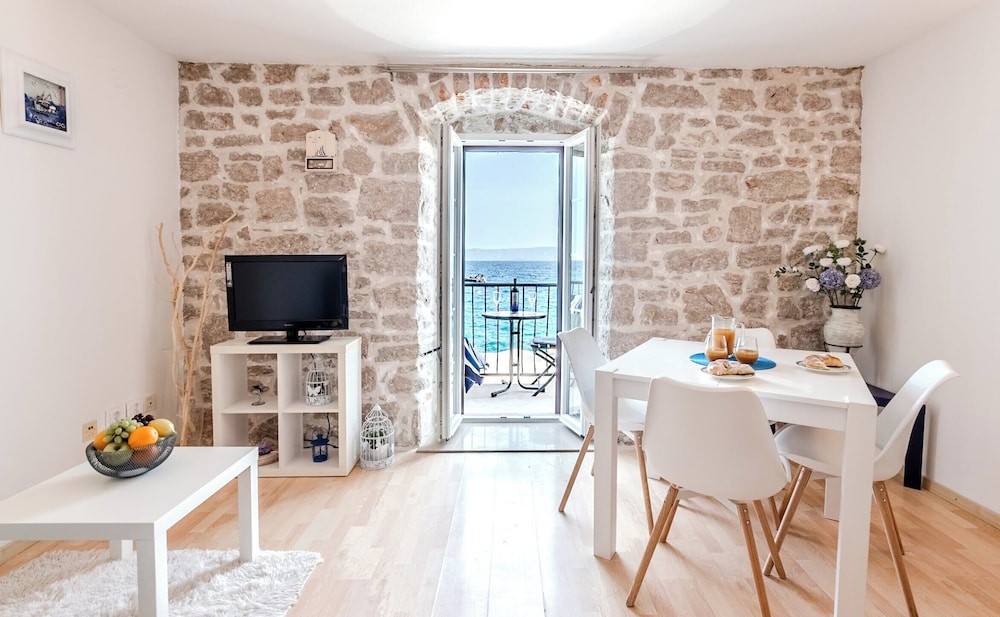 Luxury Seaside Apartments 20/50