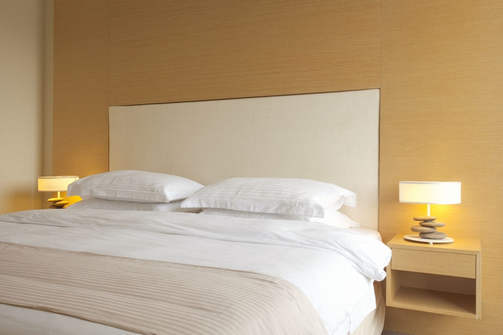Connecting, Family, King and Twin Beds, Inland View