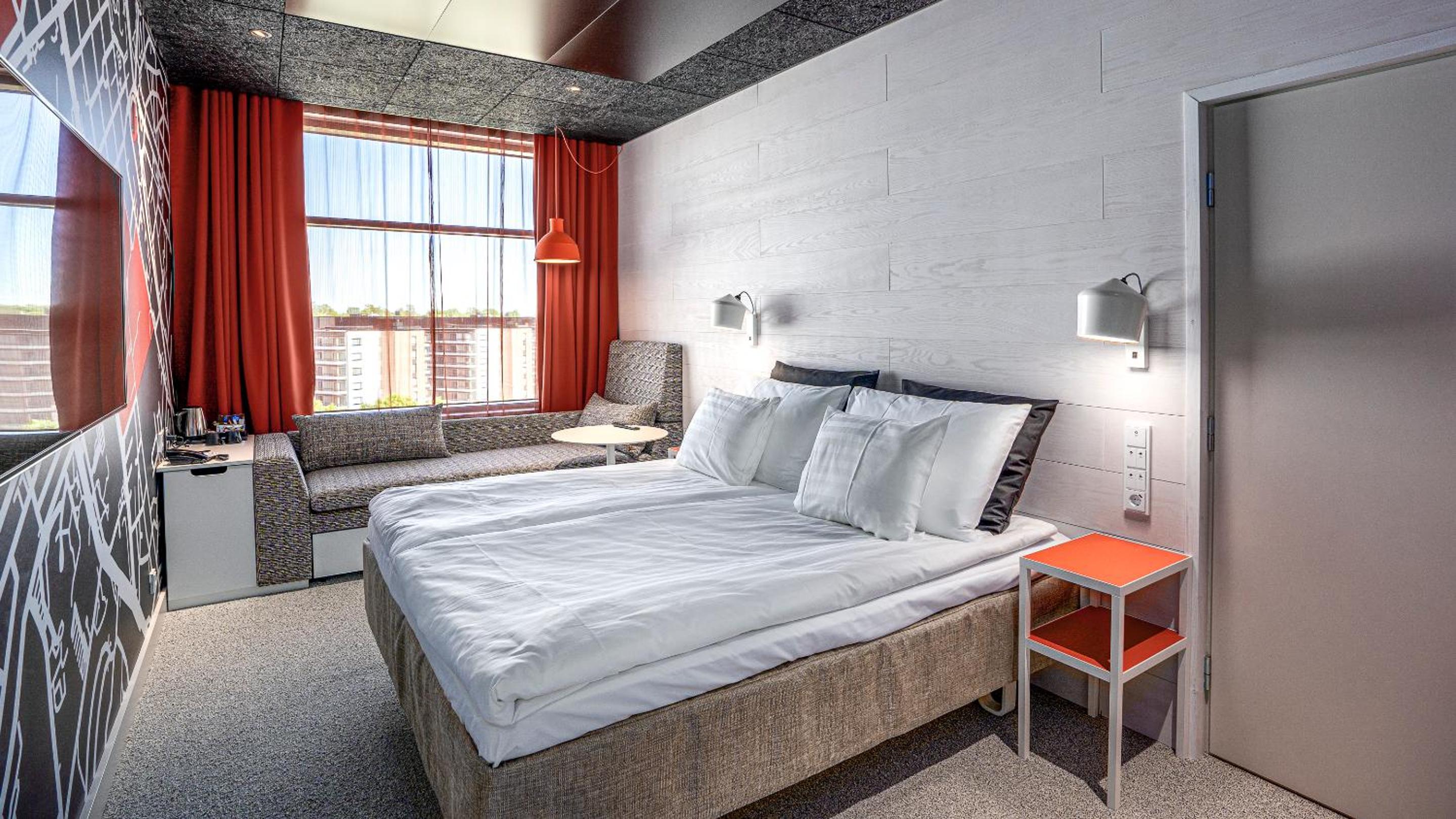 غرفة قياسية بسرير كينج مع أريكة، Original Sokos Hotel Kupittaa 4/10