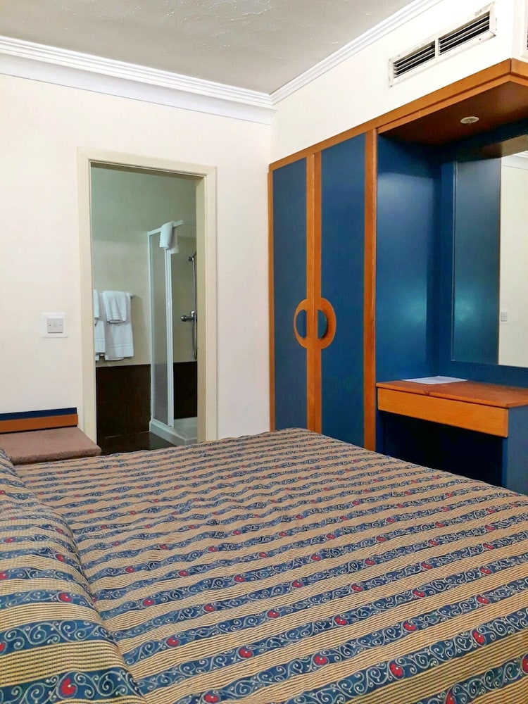 Primera Hotel 25/53