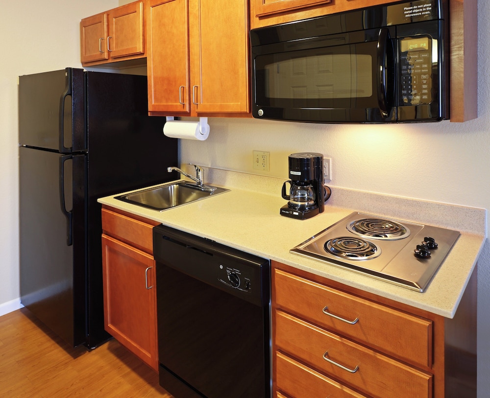 Candlewood Suites Fayetteville – University of Arkansas 11/63