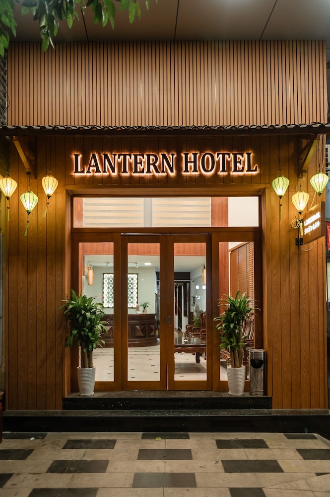 Lantern Hotel 4/57