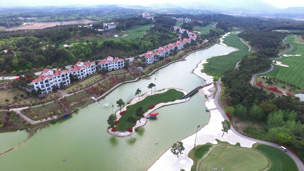 PINE RIDGE RESORT 37/47