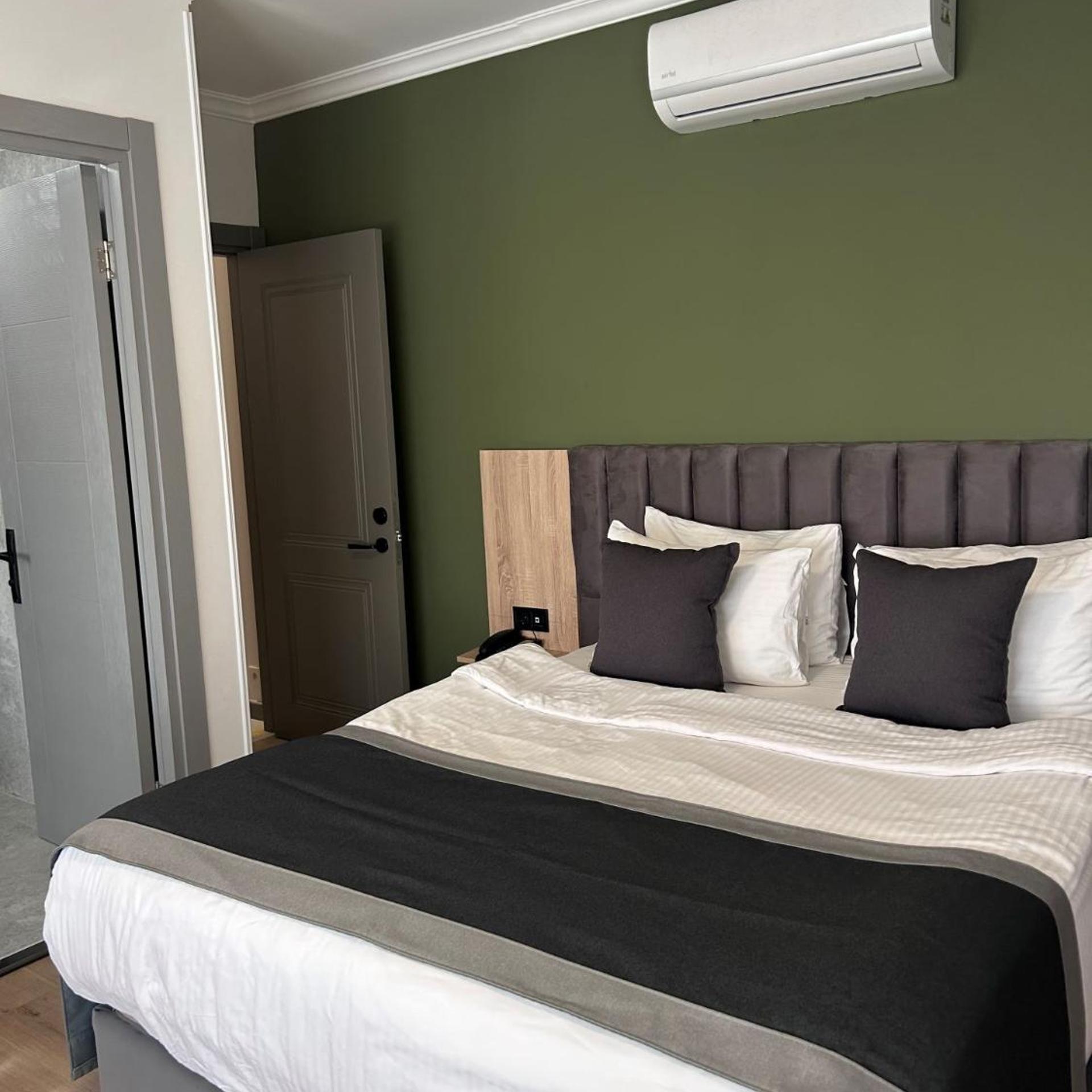 Standard, Double or Twin Bed