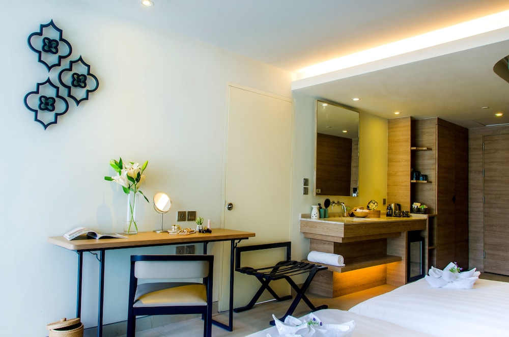AtEase Phuket Patong 68/82