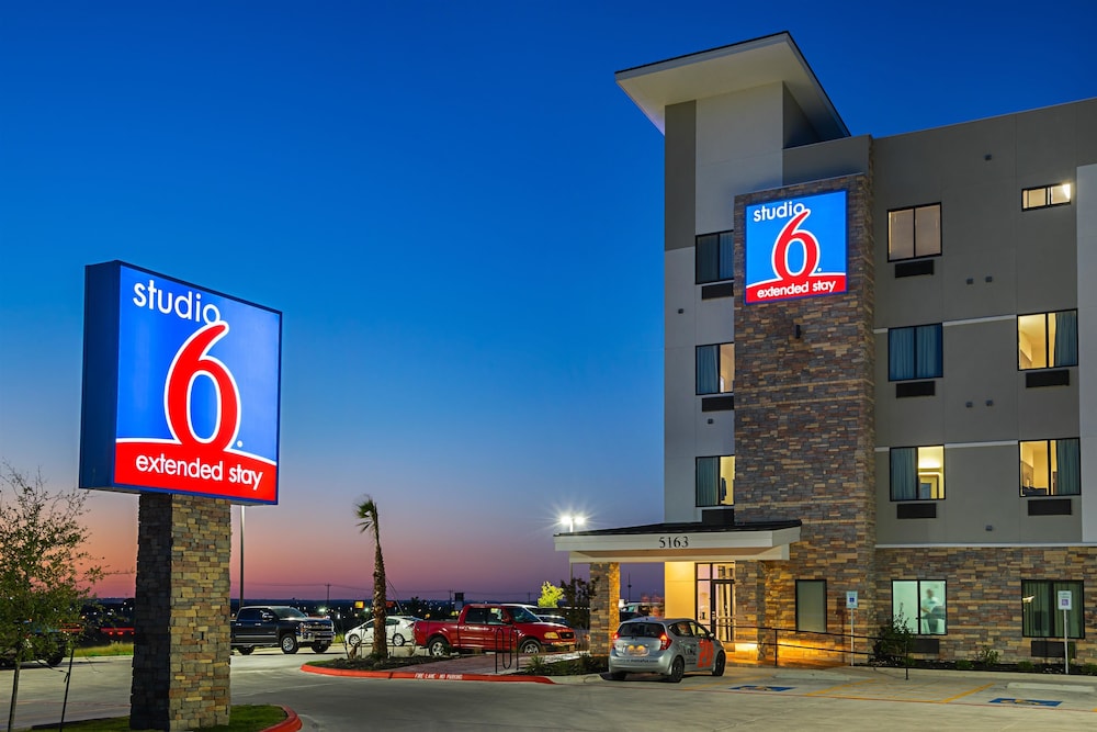 Studio6 Buda, TX in BUDA - TX