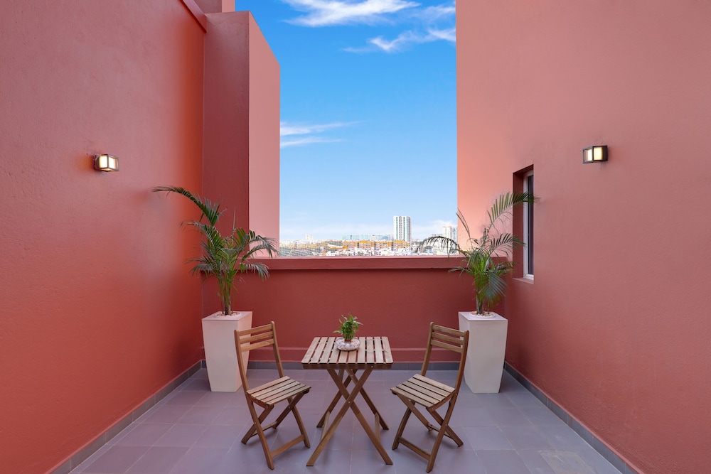 Royal Orchid Suites 42/58