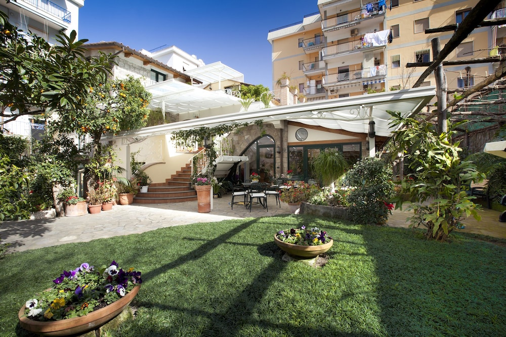 Villa Angiolina Relais 57/61