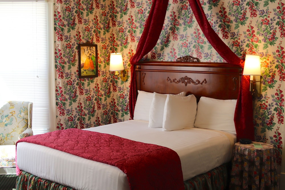 Inn on Mackinac 14/50