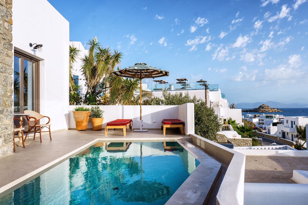 Pelican Bay Art Hotel 40/63