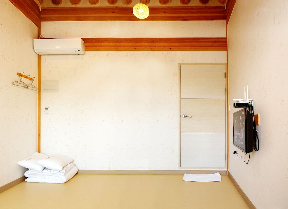 Nabijam Hanok Hotel 57/61