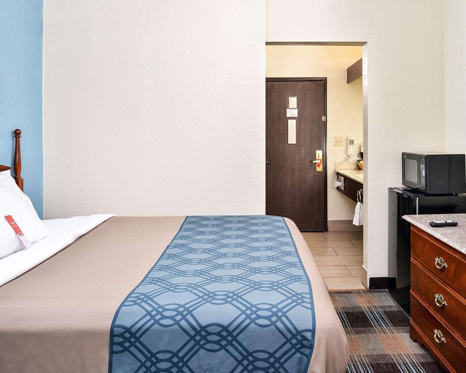 Econo Lodge Inn and Suites Shelbyville 9/21