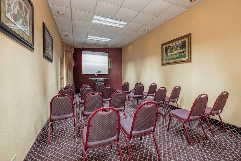 Red Roof Inn and Suites Macon 62/71