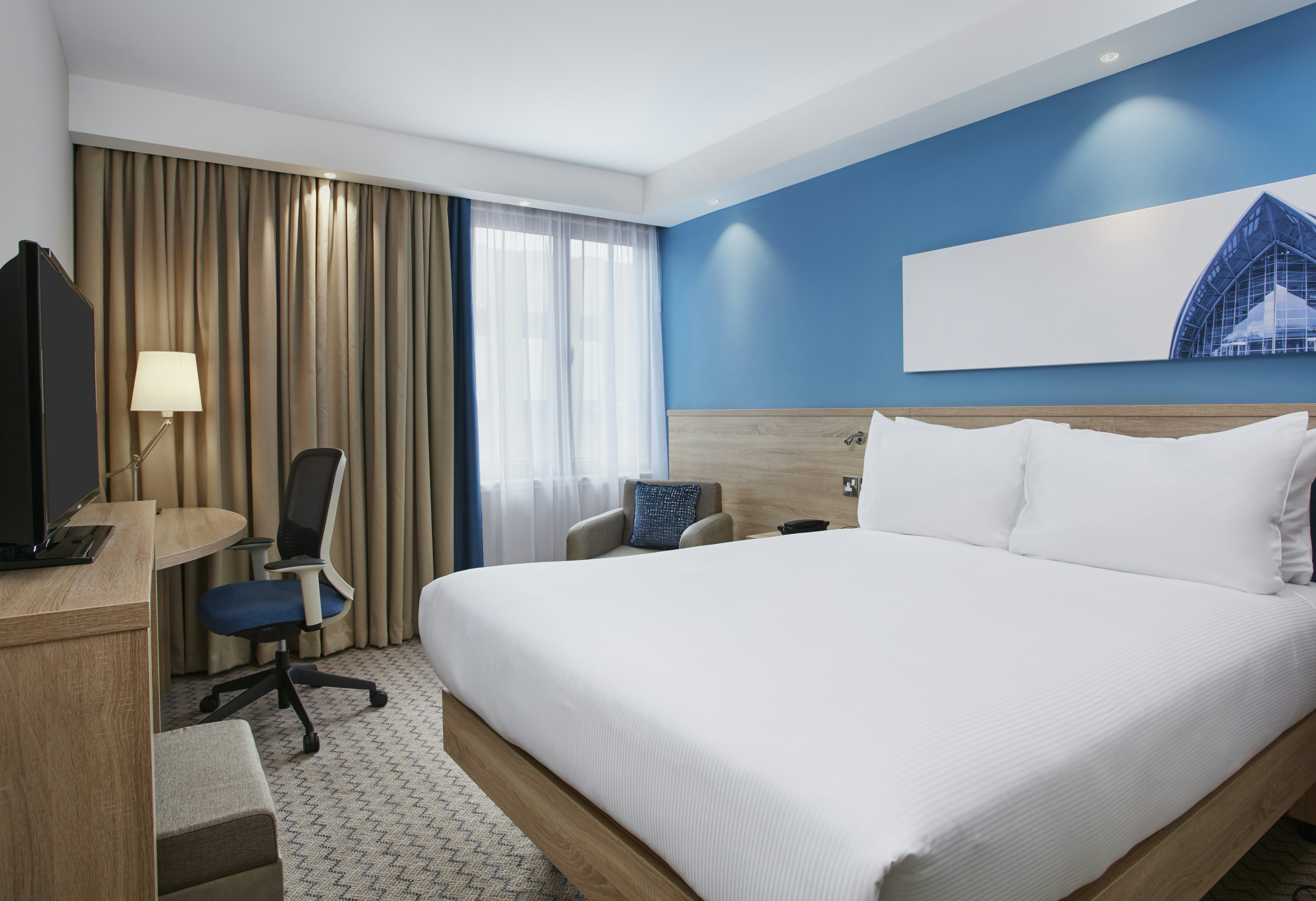 ROOM, QUEEN BED