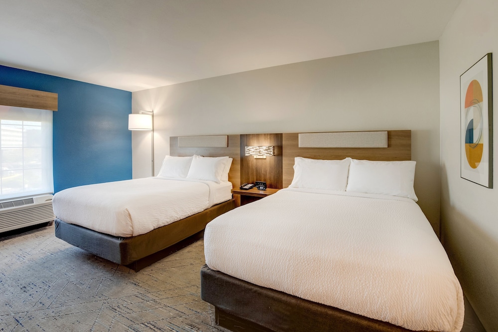 Standard, 2 Queen Beds, Extra Floor Space