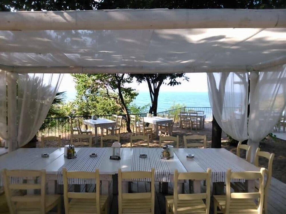 PARADISE BAY RESORT 62/80