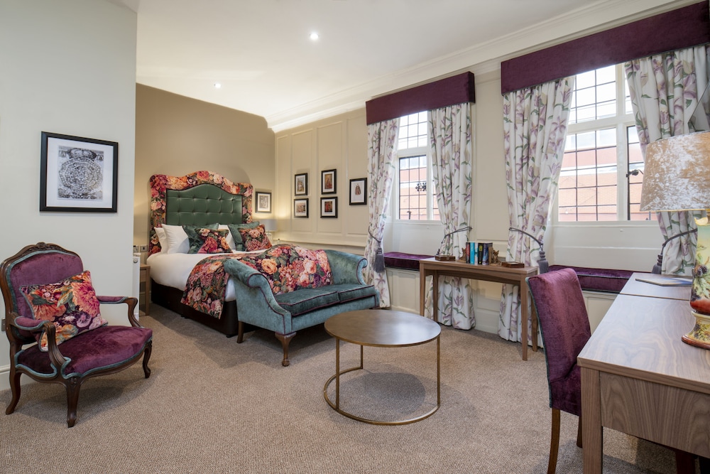 Tudor House Hotel 42/85