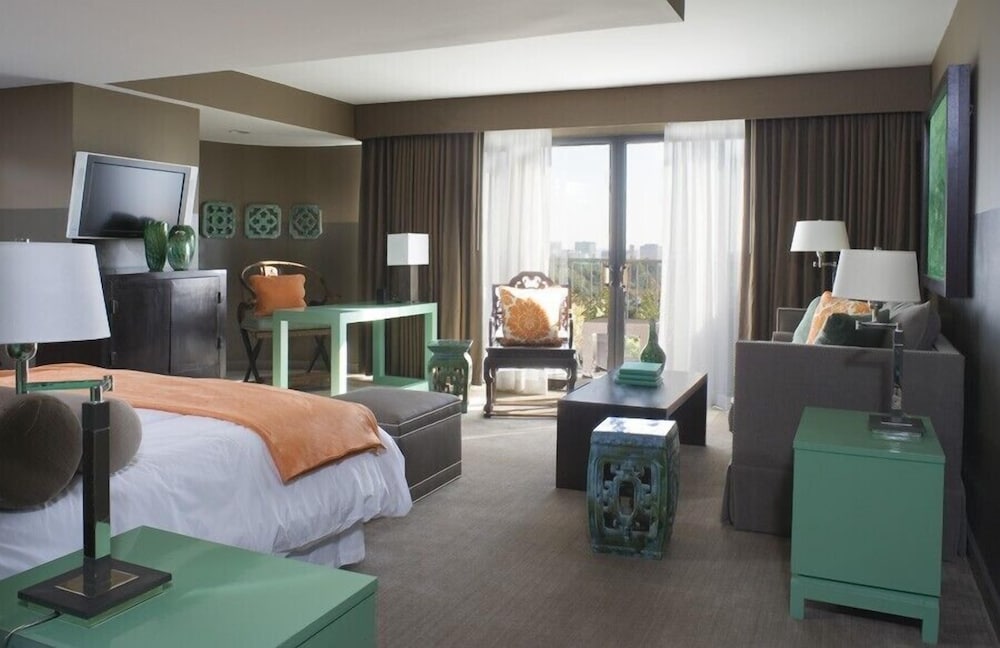 Luxe Sunset Boulevard Hotel 24/72
