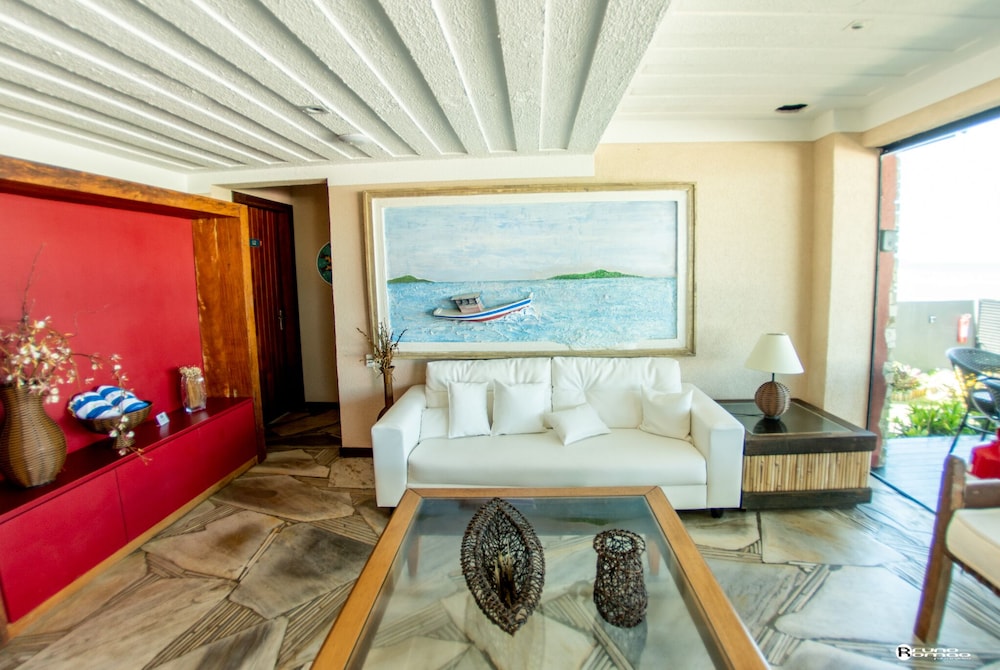 Pier Beach Hotel 41/68