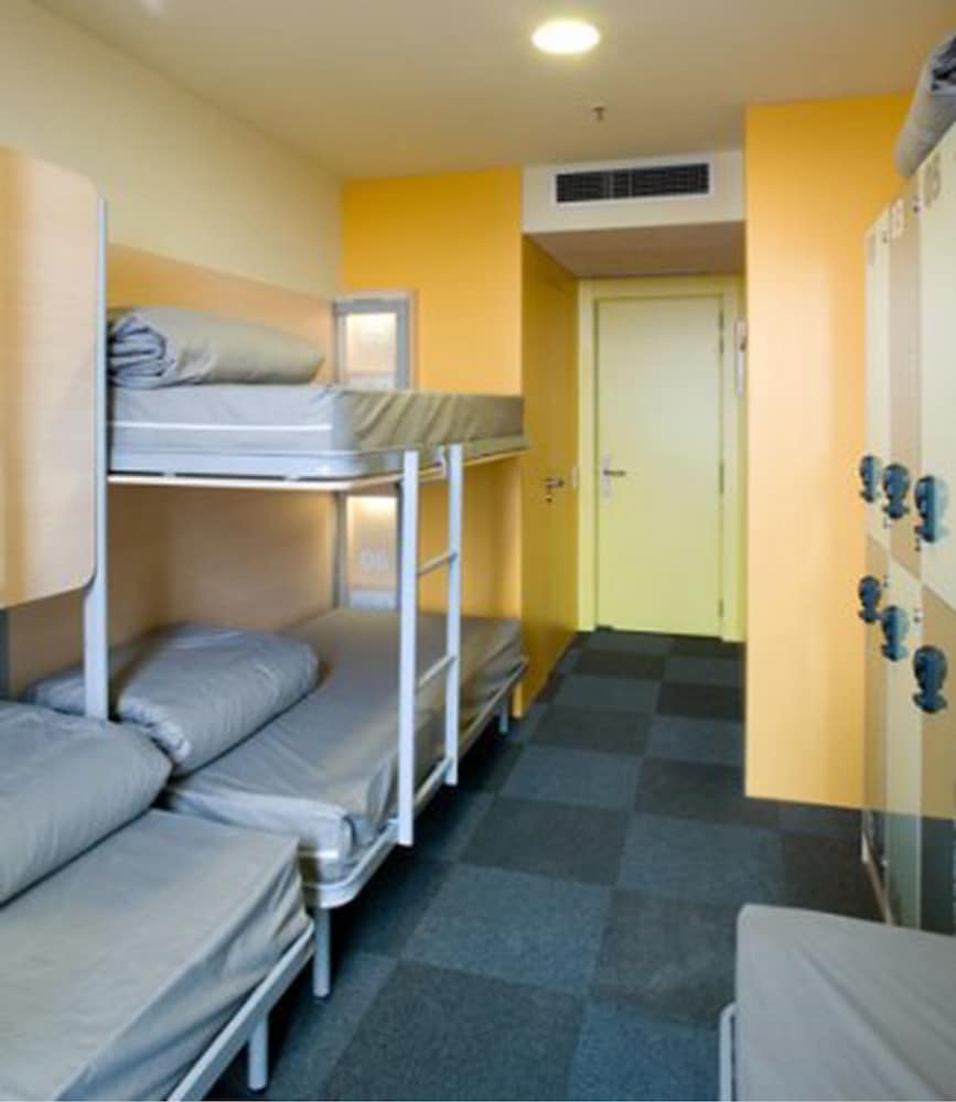 Barcelona Urbany Hostel 8/23
