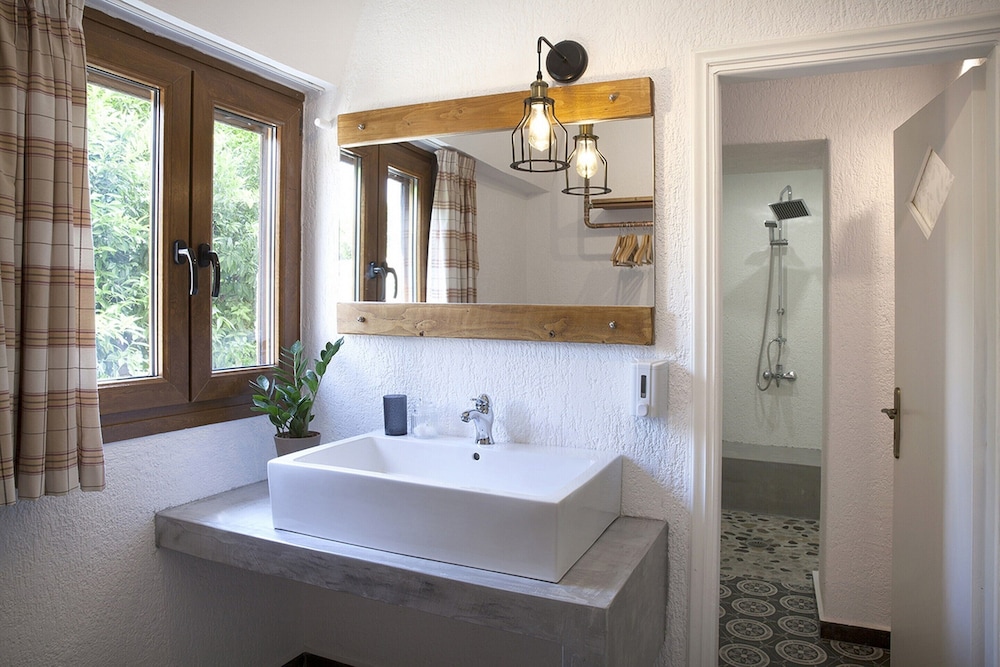 Standard, Double Bed, Ground Floor, VOULAMANDIS HOUSE 2/2