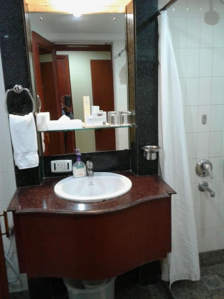 Ritz Plaza 50/50