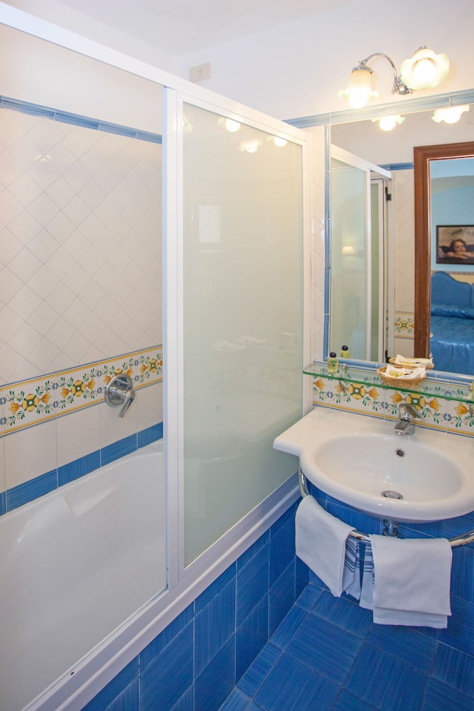 غرفة كلاسيكية ثلاثية، Hotel Amalfi 9/10