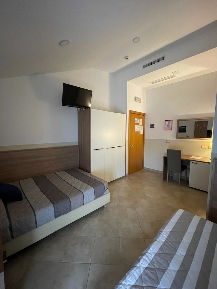 Hotel Montecarlo 32/53
