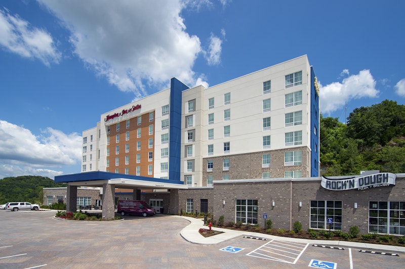 Hampton Inn and Suites Nashville North Skyline 23/23