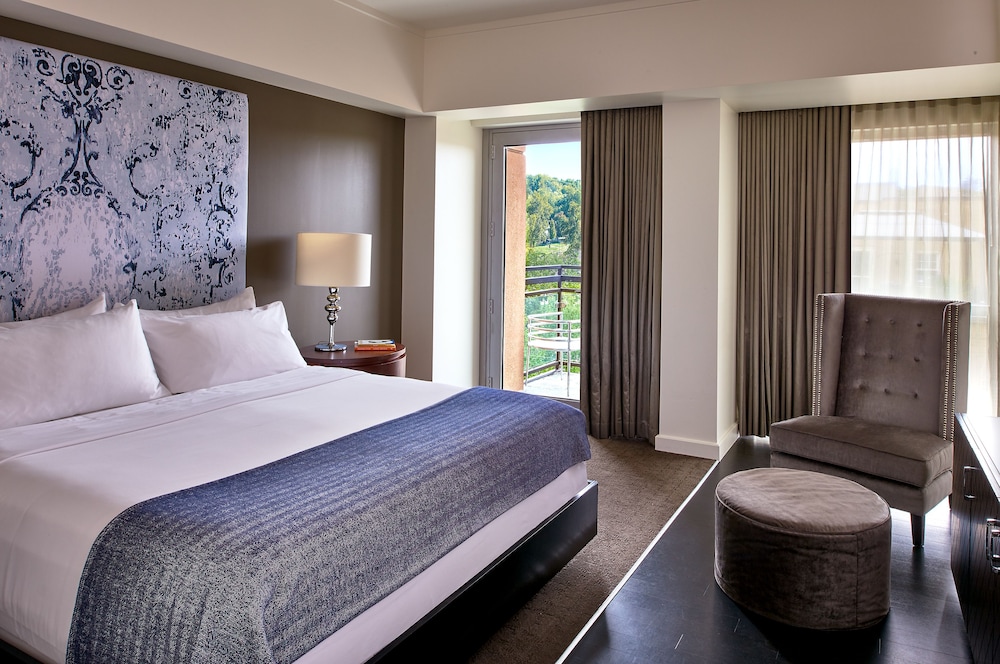 DELUXE, KING BED, BALCONY