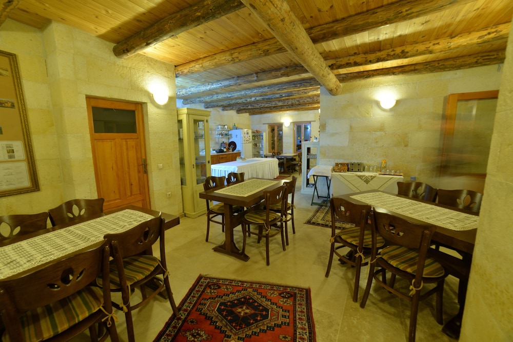 Canyon Cave Hotel 55/69