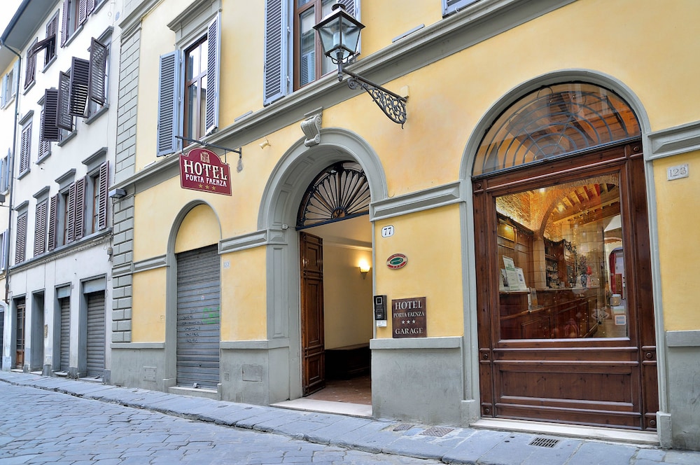 Hotel Porta Faenza 81/87